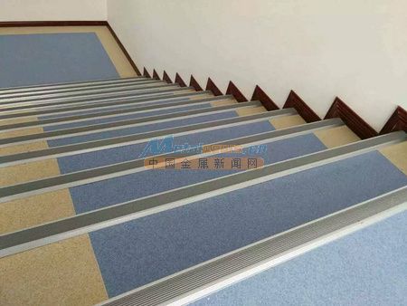 塑胶地板供应商 塑胶地板厂家批发 西安出彩装饰材料